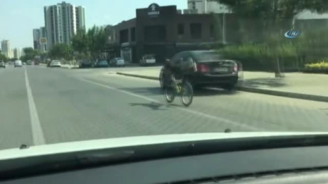 Trafikte Kendini 'Superman' Sandı