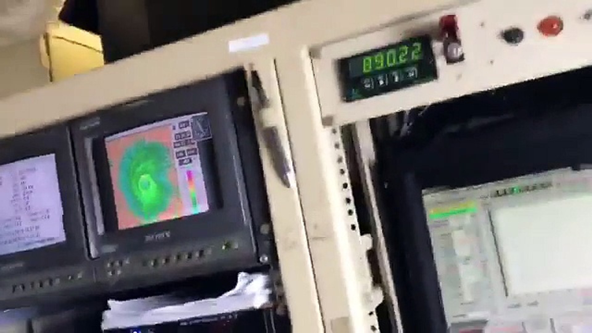 Un chasseur d ouragans filme son avion pris dans le d luge d Irma