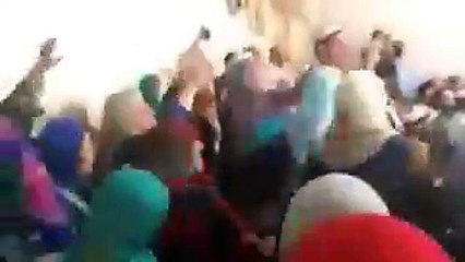 Cemaat coştu: Kızlı erkekli, çığlık çığlığa!