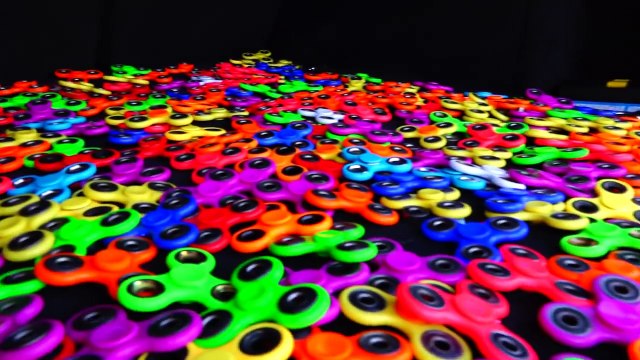 Bad Baby Уехали на Машине в Спиннерах Kids Driving Parent Car with Fidget Spinners (SKIT)