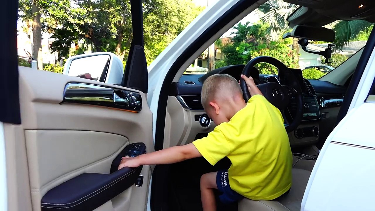 Bad Kids Дети Украли Машину Steal Mommy's Car and Go To Jail POLICE IRL! Kids Driving Car (SKIT)