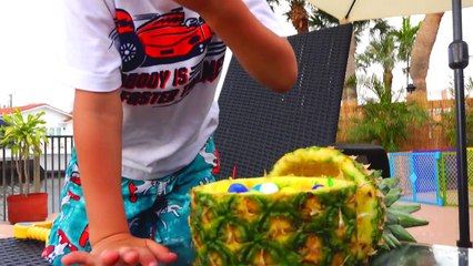 Bad Baby Дети Кидаются Едой в Бассейне Bad Kids Real Food Fight on Pool Party