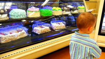 Bad Baby Конфеты против Чупа Чупс CANDY CAKE CHALLENGE Freak Mommy Messy Taste Test