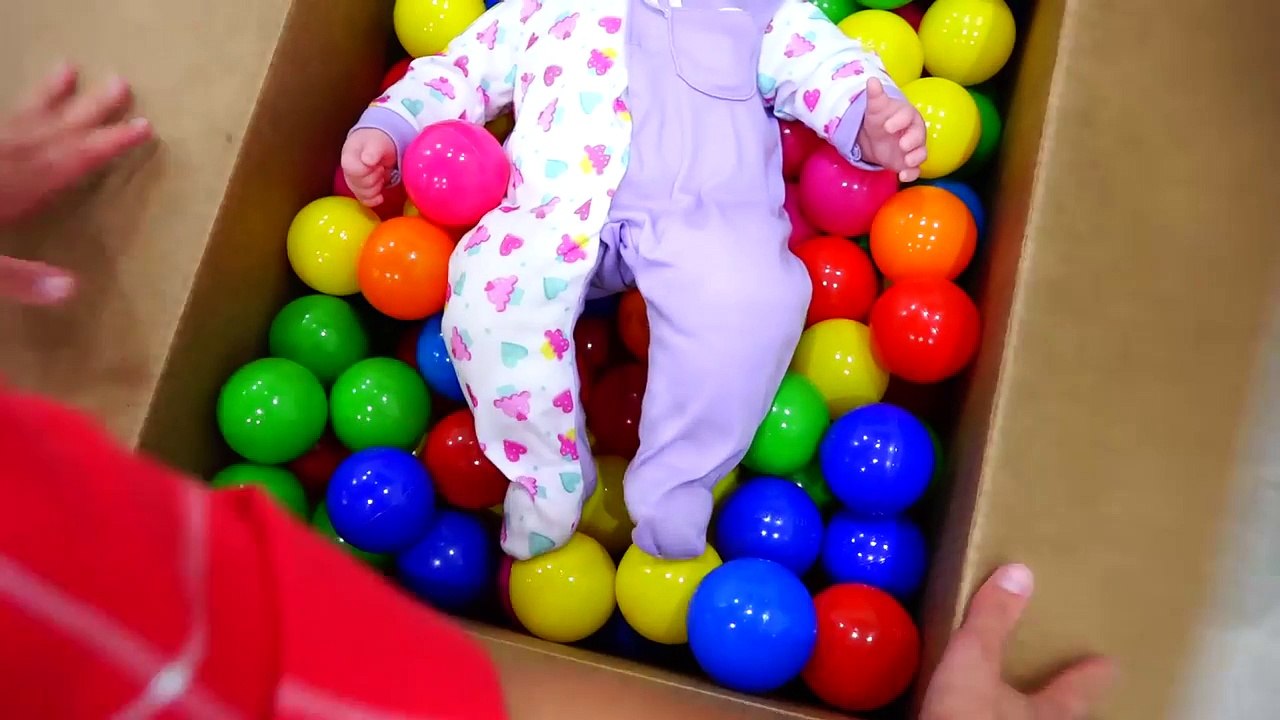 Bad Baby Игры на Крыше - Мама в Шоке! Hidden Crying Baby / Kids Prank their Mommy