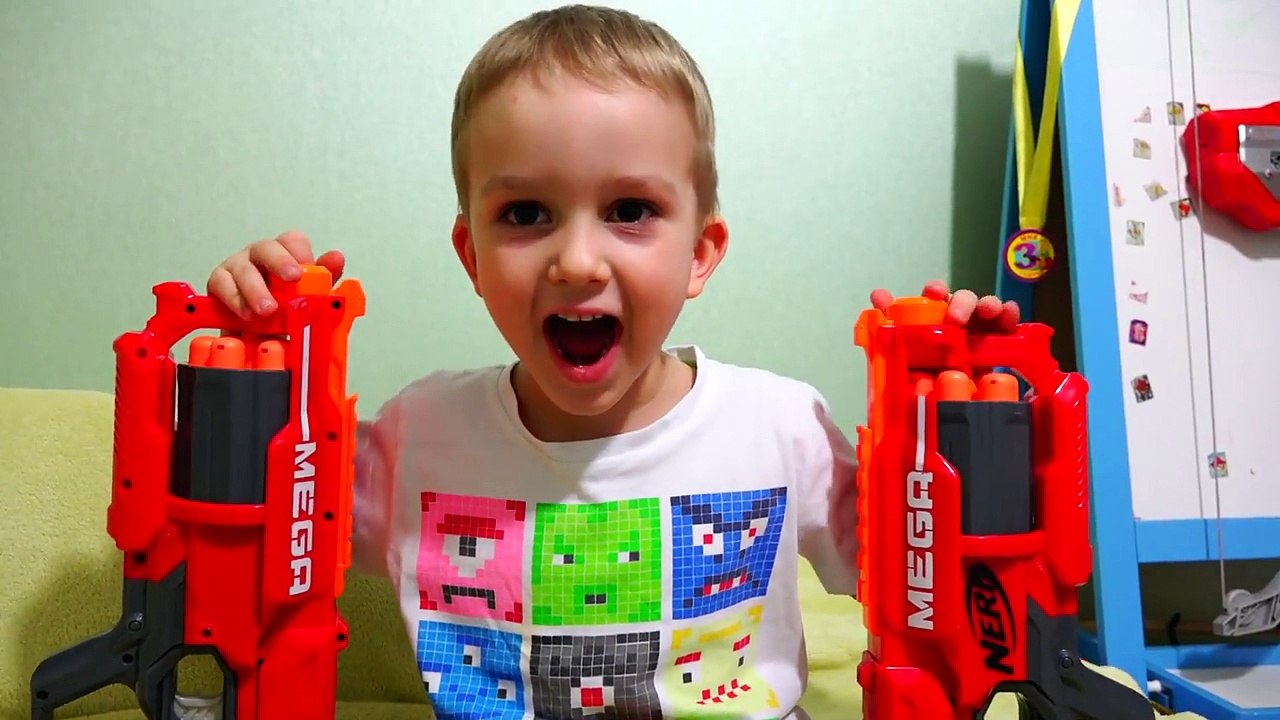 Bad Baby Детки и НЕРФ против Джокера - Битва за Еду / NERF WAR: Bad Baby vs Joker - Real Food Fight