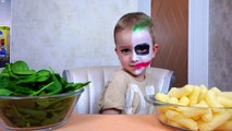 Малыш Джокер против Мамы - Битва Едой в Ванной / Bad Baby Joker vs Joker Mom Food Fight & Bath Time