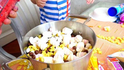 Детки Играют в Куклы и Готовят Суп из Конфет Сборник Bad Baby Play Dolls Soup of Candyes Compilation