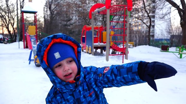 Страшный КЛОУН КИЛЛЕР Напал на Детей !! Scary Killer Clown Attacks Kids on Playground !!