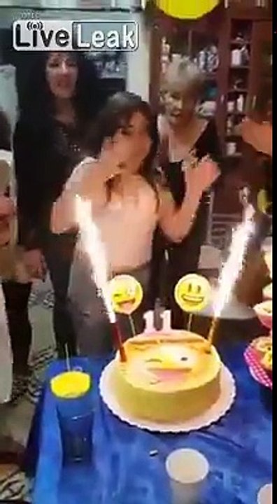 بالفيديو.. كارثة تصيب طفلة مكسيكية في بداية سنة جديدة من عمرها