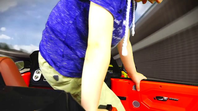 Вредные Детки СБИЛИ СВИНКУ ПЕППУ Гоняют на Машине / Bad Baby Car Crash Peppa Pig