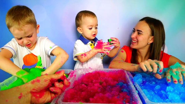 ЧЕЛЛЕНДЖ Ищем Игрушки в Цветном Снегу ОБИДЕЛИ МАМУ !! GROSS Challenge Gelli Baff