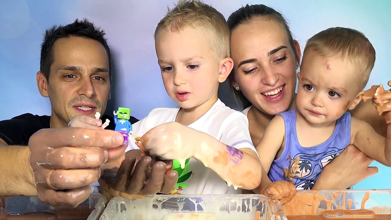 ЧЕЛЛЕНДЖ С ЕДОЙ! ВАННА ИЗ ШОКОЛАДА И СГУЩЕНКИ !...