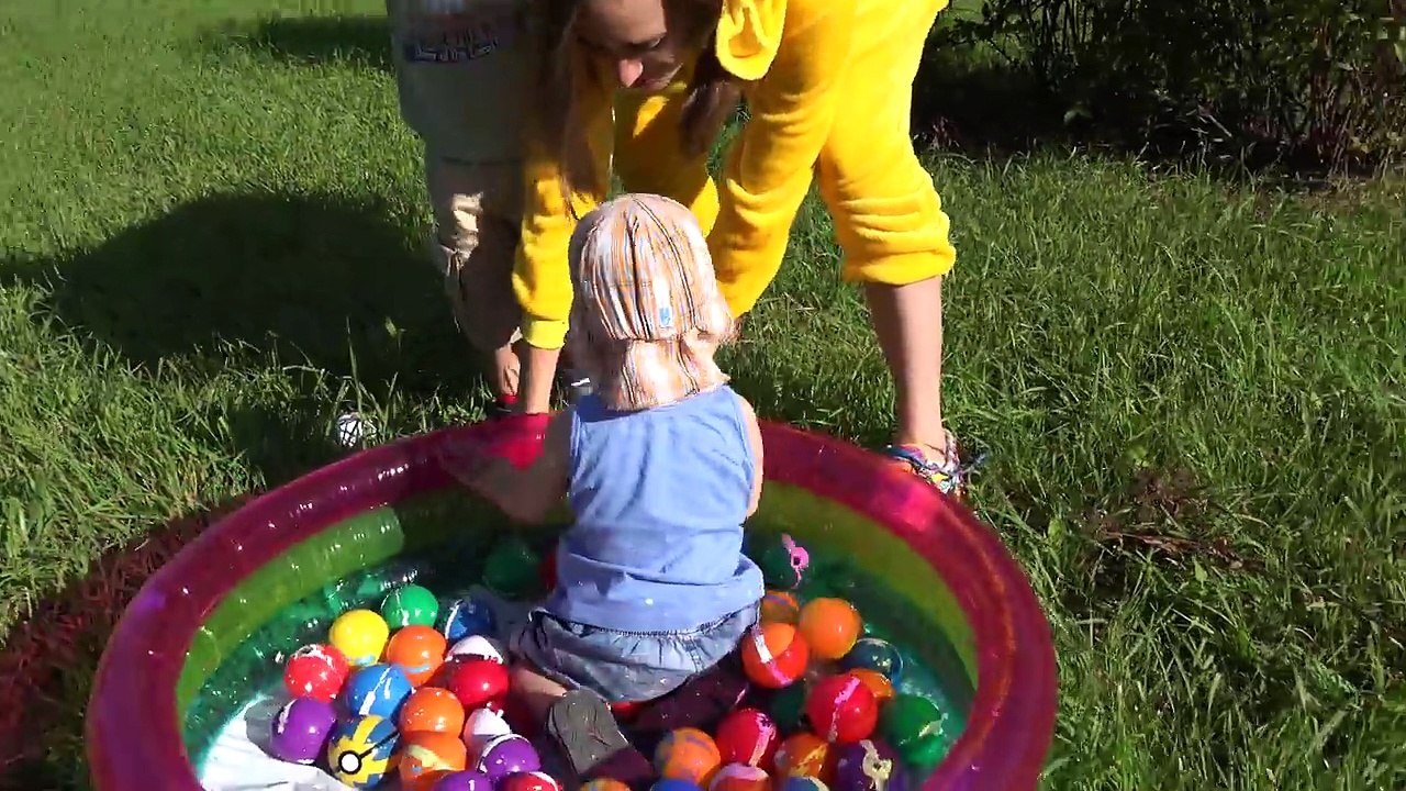 БАССЕЙН С ПОКЕМОНАМИ и Распаковка Покеболов Видео для детей. Pool with Pokemon Unpacking Pokeball