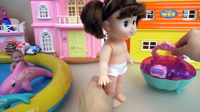 Baby doll bath with GREEN towel and bath with surprise eggs toys