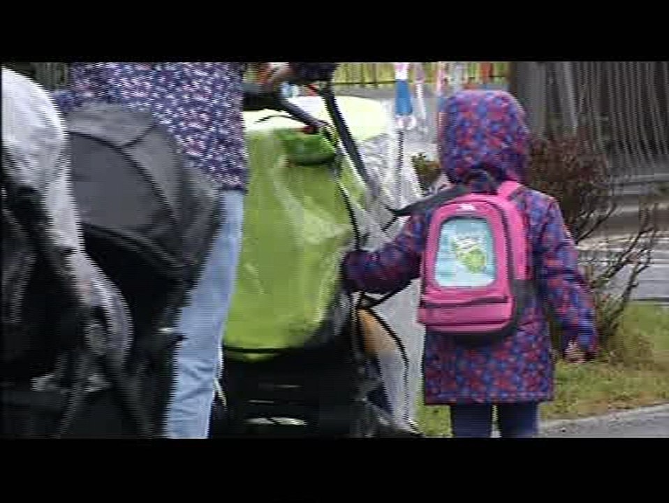 Solihull-West Midlands: A pilot scheme banning parents from parking outside schools - to drop off..