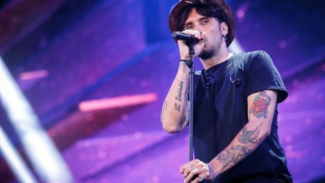 Addio ad Amici, ecco perchè Fabrizio Moro lascia il programma di Maria De Filippi