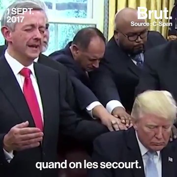 Donald Trump prie avec des leaders spirituels