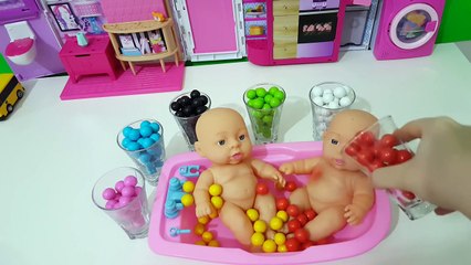 Oyuncak Bebek Şeker Banyosu Yapıyor Baby Doll Bath Time 아기 인형 슬라임 베프 액체괴물 만들기 목욕놀이 수영놀이 뽀로