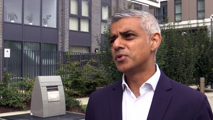 Khan: Hard Brexit would strangle London economy