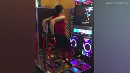 Dance Dance Revolution master leaves onlookers blown away