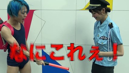 女の子が街中でスク水を着て犯◯者を注意する時代がきた【スク水刑事】