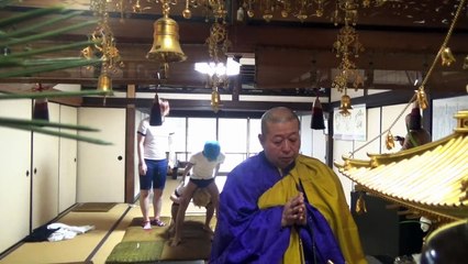 お経読んでる住職さんの後ろでバレずに組体操できるのかｗｗｗ