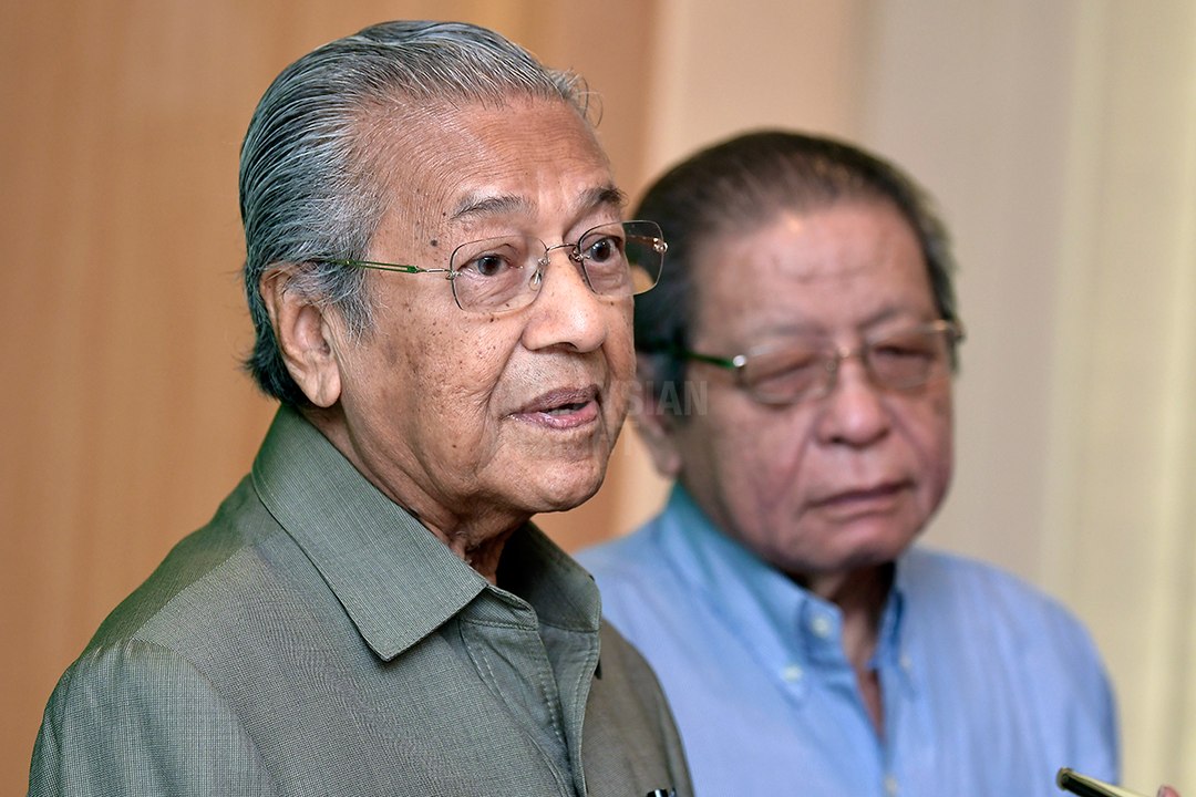 Dr Mahathir: More important to topple Najib than to say sorry