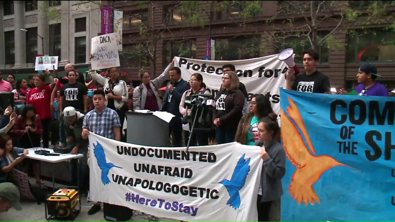 Chicago Mayor Asks Illinois Gov. to Pass State DACA Policy