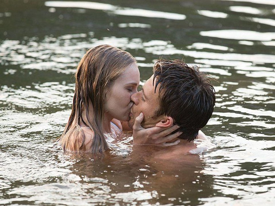 Chemins croisés 1 - Film complet en francais -  Britt Robertson, Scott Eastwood, Alan Alda