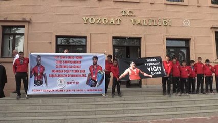 Milli Güreşçiler Kayaalp ve Yüksel'e Coşkulu Karşılama