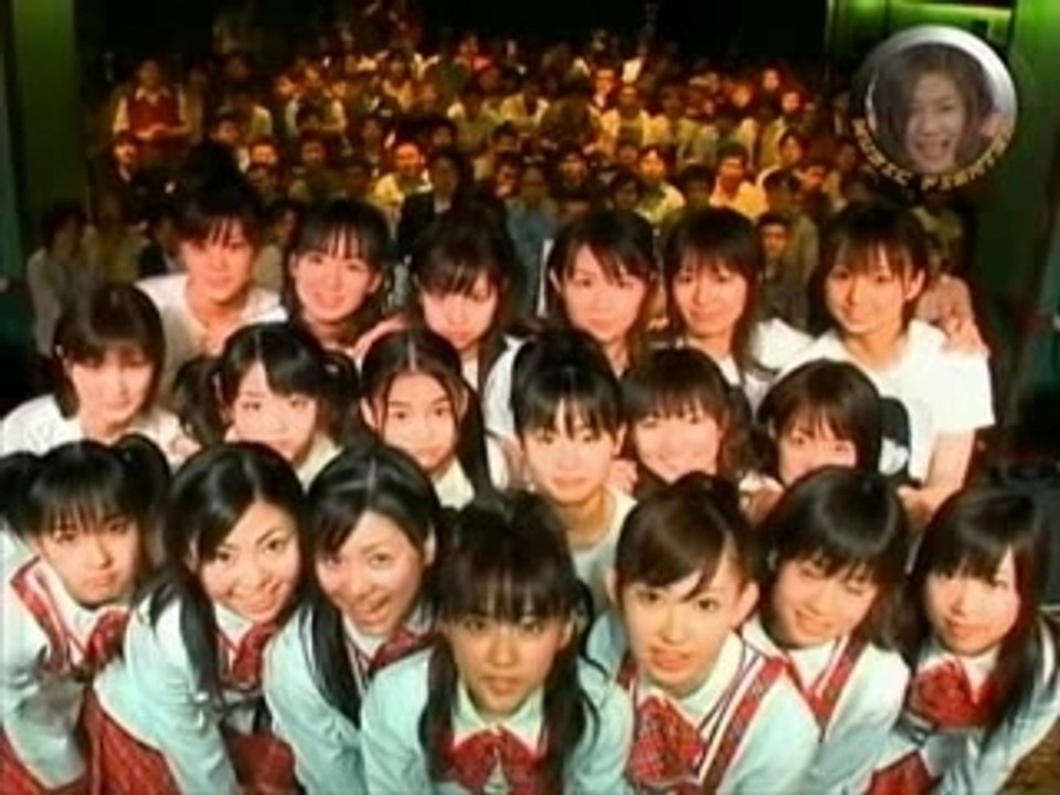 AKB48 - Skirt hirari