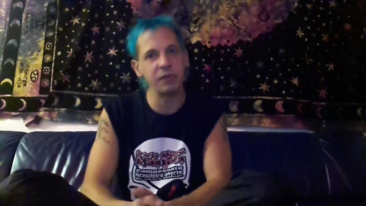 Zivilcourage ist das einzige was uns vor repressiven Systemen schützt.