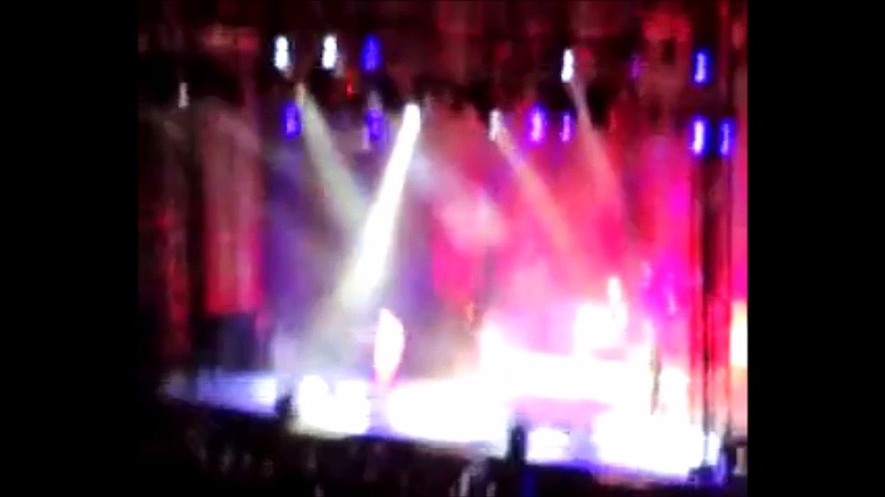 Muse - Supermassive Black Hole, Kuala Lumpur Stadium Negara, 02/25/2007