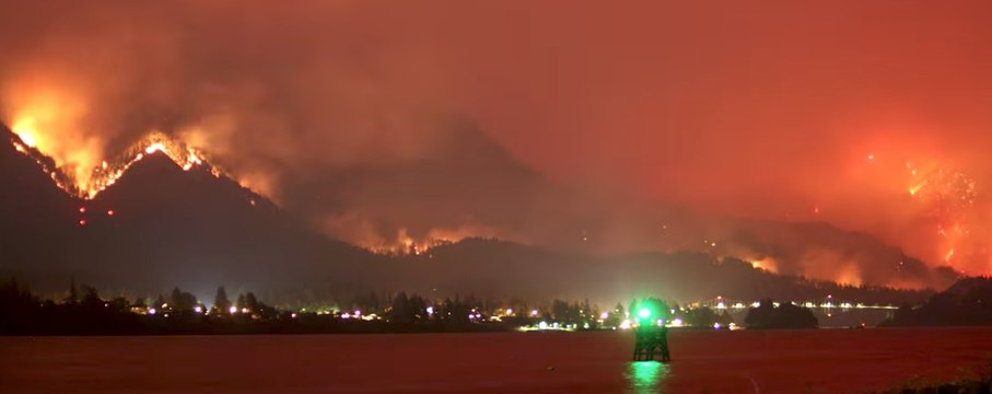 Timelapse Captures Stunning View of Oregon's Eagle Creek Fire