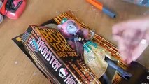 Repainting Mouscedes King Boo York Monster High doll