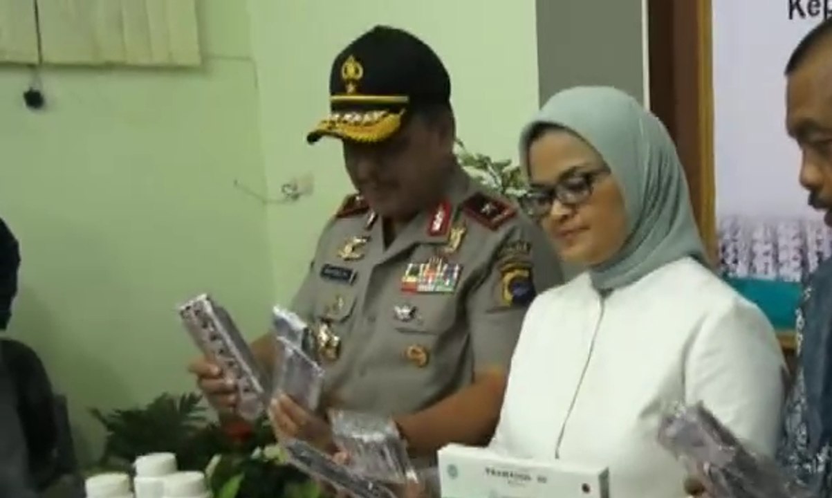 Polisi Ungkap Kepemilikan Belasan Juta Butir Obat Terlarang - Video