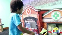 ROBLOX Work at a Pizza Place In Real Life! Family Fun Kids Pretend Playtime Ryan ToysReview-caHszMmOog4