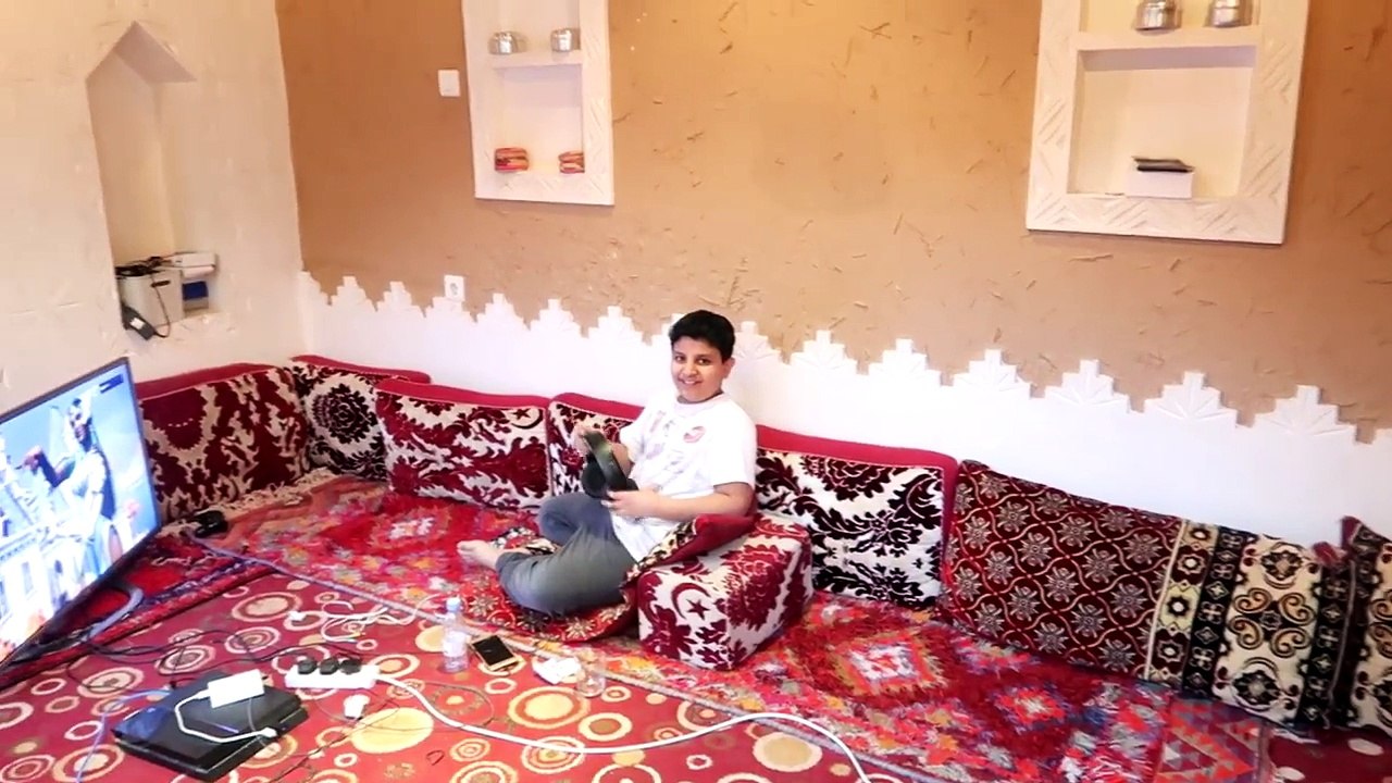 مقلب البلايستيشن الخربان!!! ( قام يبكي!! شوفوا ردة فعله !! )