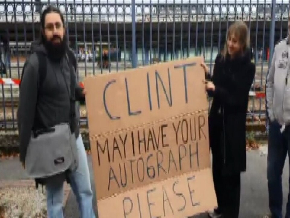 Clint Eastwood en gare d’Arras - Les fans attendent leur idole
