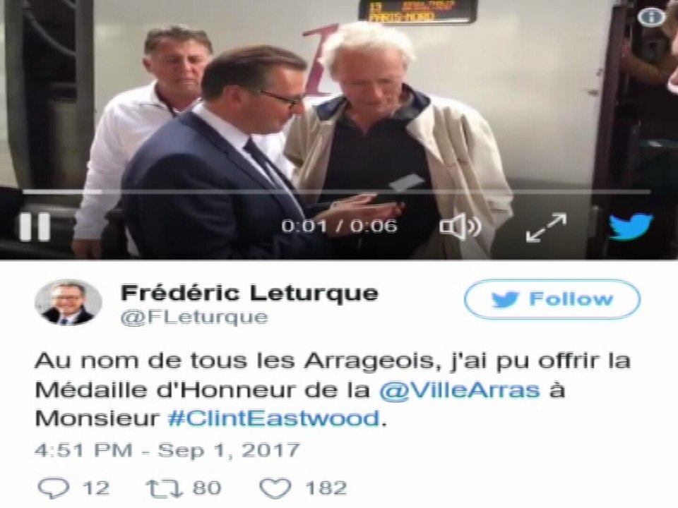 Clint Eastwood en gare d’Arras - Frédéric Leturque, Maire d'Arras remet la médaille d'or de la Ville au réalisateur américain