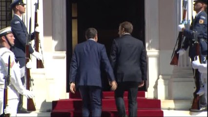 Fransa Cumhurbaşkanı Macron ve Yunanistan Başbakanı Çipras Görüştü