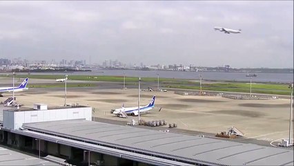 Un avion qui aspire un oiseau au décollage ça donne ça... Flammes dans le réacteur