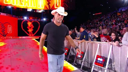 Tải video: Shawn Michaels warns Roman Reigns about facing The Undertaker at WrestleMania: Raw, March 13, 2017