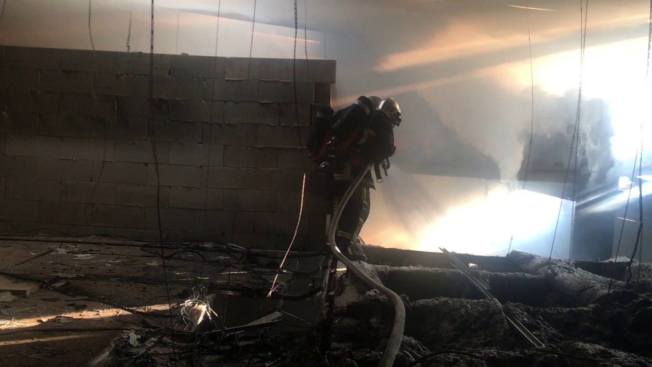 Départ d'incendie dans un entrepôt à Baleone