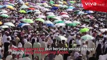 Ribuan Payung Warna-warni Berpusar Mengitari Kabah