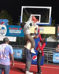 Grimé, Nate Robinson postérise encore Shaquille O'Neal