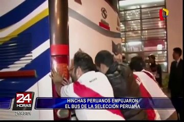 Hinchas empujaron el bus de la Selección Peruana debido a fallas mecánicas