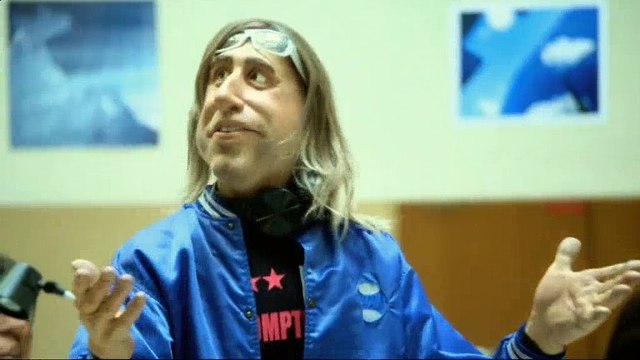 Les Guignols imaginent David Guetta employé de bureau à la Défense - Regardez