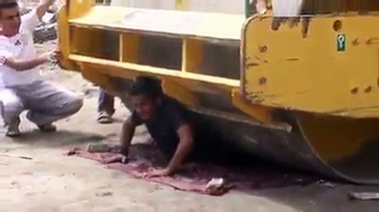 buldozer road roller man