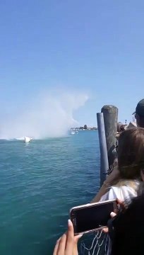 Cette formule 1 des mers s'envole et s'écrase à pleine vitesse dans l'eau !